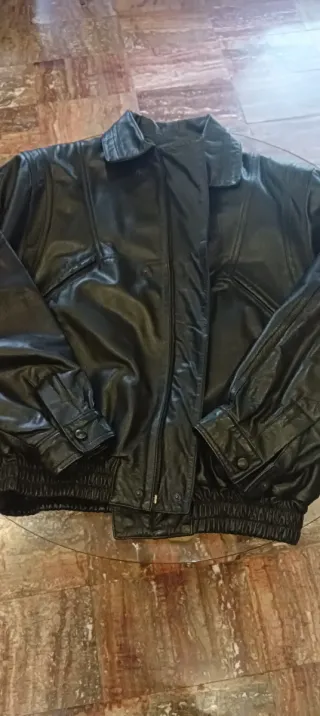 Chaqueta negra  de piel para hombres