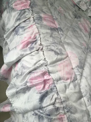 Edredón de raso gris y rosa