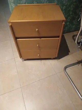 Mueble de madera con cajones