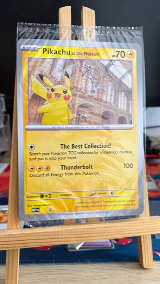 Carta Jumbo Pikachu at the Museum Pokémon