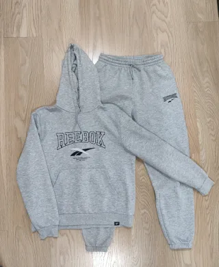 Chándal Reebok gris. Unisex