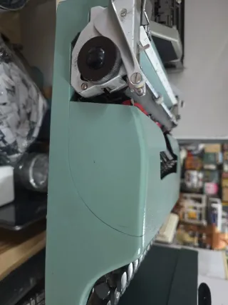 Máquina de escribir Olivetti Lettera 32