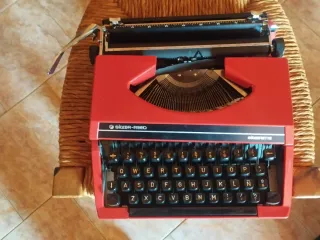 Máquina de escribir antigua Silver Reed