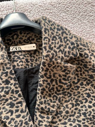 Abrigo estampado leopardo Zara