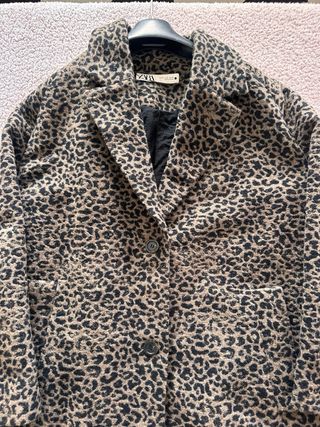 Abrigo estampado leopardo Zara