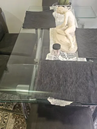 Sillas de comedor blancas con cojín rojo