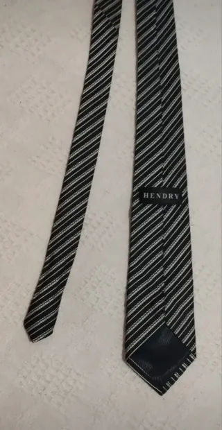 Corbata Negra "HENDRY" - Rayas Plateadas