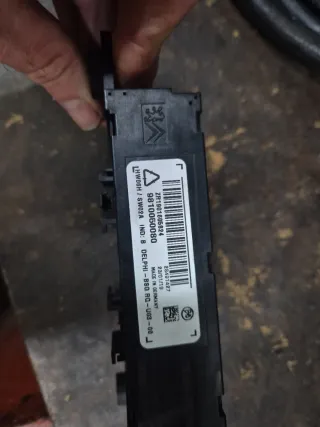 Centralita de remolque citroen peugeot 9810050080