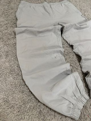 Pantalón chándal Reebok gris