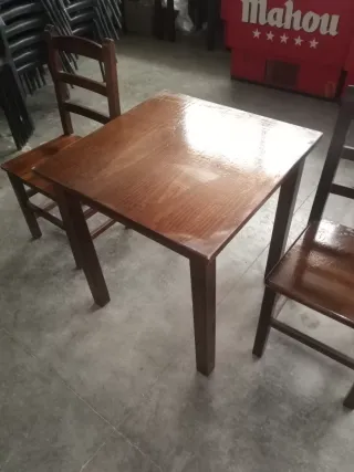 14 Mesas y 32 Sillas Madera