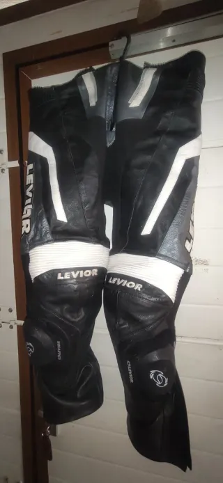 Mono de cuero Levior para moto