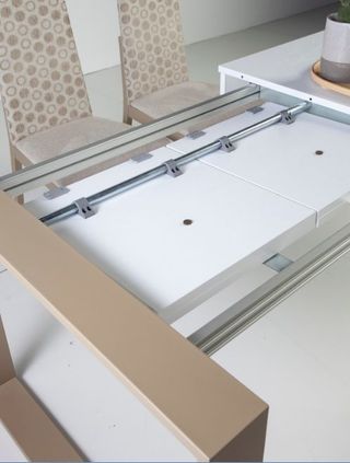 Mesa comedor extensible metal y madera.