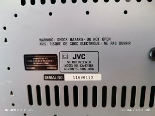 Minicadena JVC con tocadiscos y altavoces