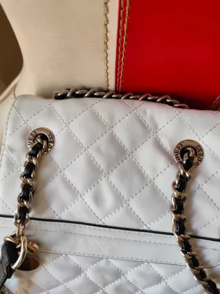 Mochila Guess Blanca Acolchada