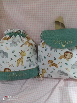 Mochila infantil con nombre bordado