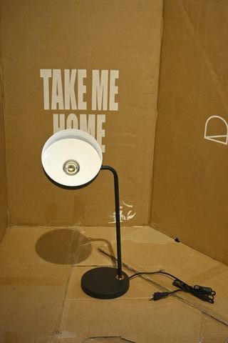 Lampada da tavolo Kave Home nera e oro