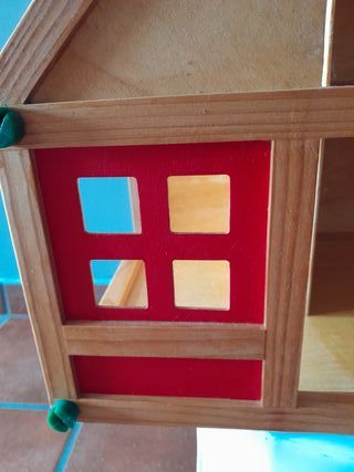 Casa de muñecas de madera