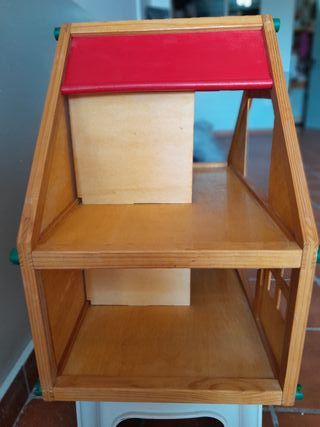 Casa de muñecas de madera