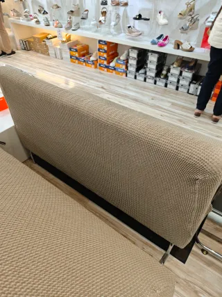 Dos Sofás de tela beige y marrón,precio 30€ uno.