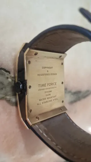 Reloj Time Force Esfera Cuadrada Marrón-Oro