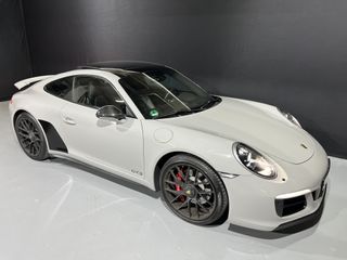 Porsche 911 4 GTS