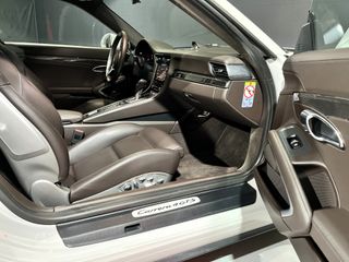 Porsche 911 4 GTS