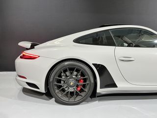 Porsche 911 4 GTS
