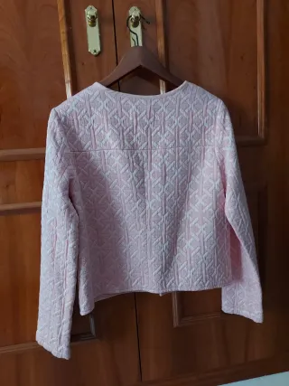 Chaqueta Mango bordada rosa