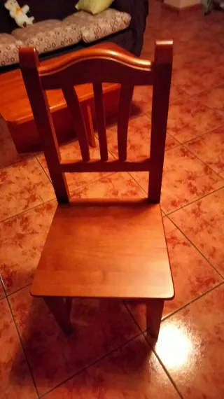 Mesa de castaño con 12 sillas