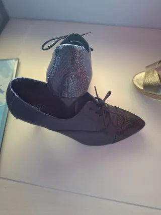 Lote 2 pares zapatos: azul, negro y dorado