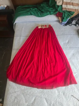 Falda larga dorada y roja para eventos