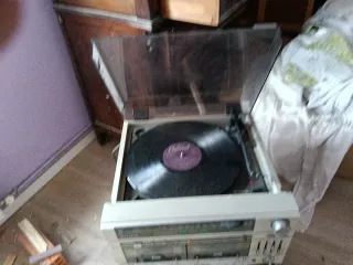 Giradischi vintage con vinile
