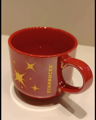 Taza cerámica Roja con Estrellas Dorada