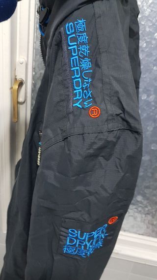 Cazadora cortavientos Superdry Talla L