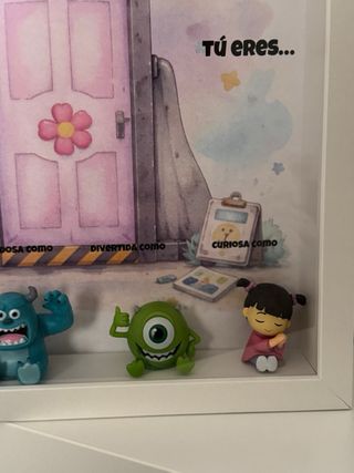 Cuadro Monstruos S.A. con figuras