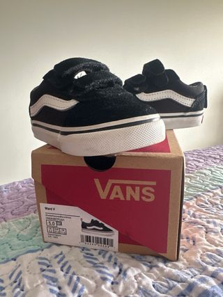 Vans negras talla 21 casi nuevas