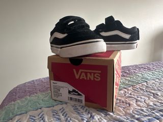 Vans negras talla 21 casi nuevas