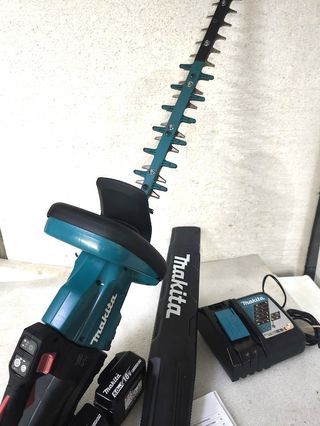 Makita Cortasetos DUH601Z y Motosierra DUC254