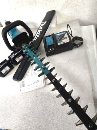 Makita Cortasetos DUH601Z y Motosierra DUC254