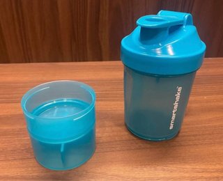Shaker con moschettone