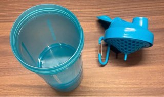 Shaker con moschettone
