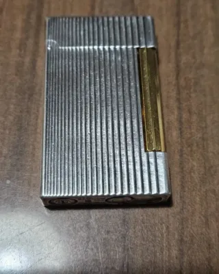 Mechero Dupont.