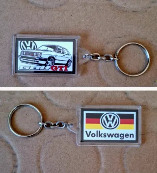 Llavero Volkswagen Golf GTI con logo miniatura