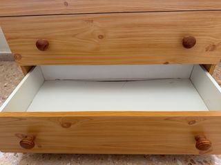Cómoda de madera con 4 cajones