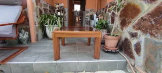 Mesa cristal y lámpara de mesa