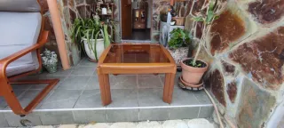 Mesa cristal y lámpara de mesa