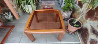 Mesa cristal y lámpara de mesa