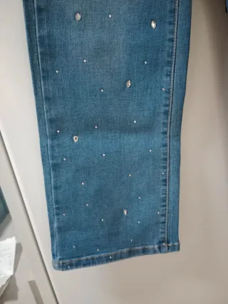 Pantalón vaquero niña con pedrería