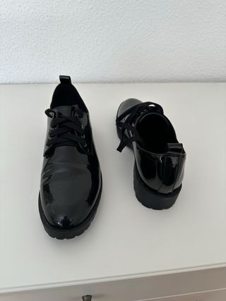 Zapatos negros charol mujer