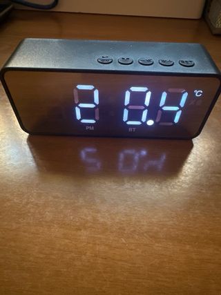 Altavoz Bluetooth con Reloj Digital